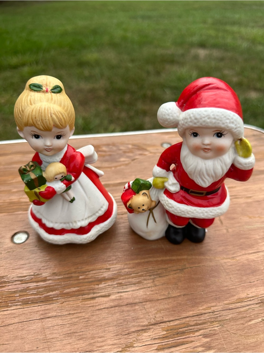 Vintage-Style Homco Santa and Mrs.Claus Christmas Figurine Set